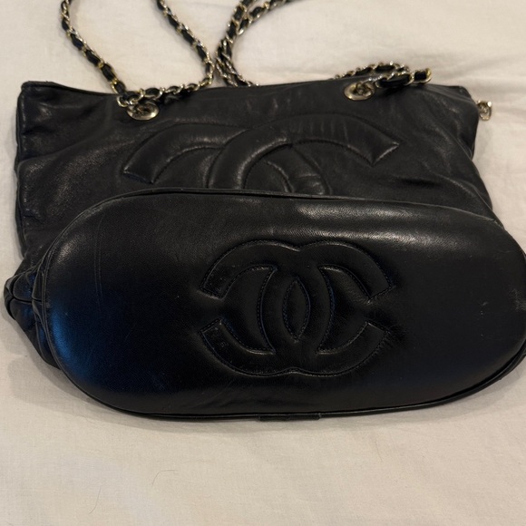 Vintage Chanel Quilted Black Shoulder Bag - Picture 2 of 5